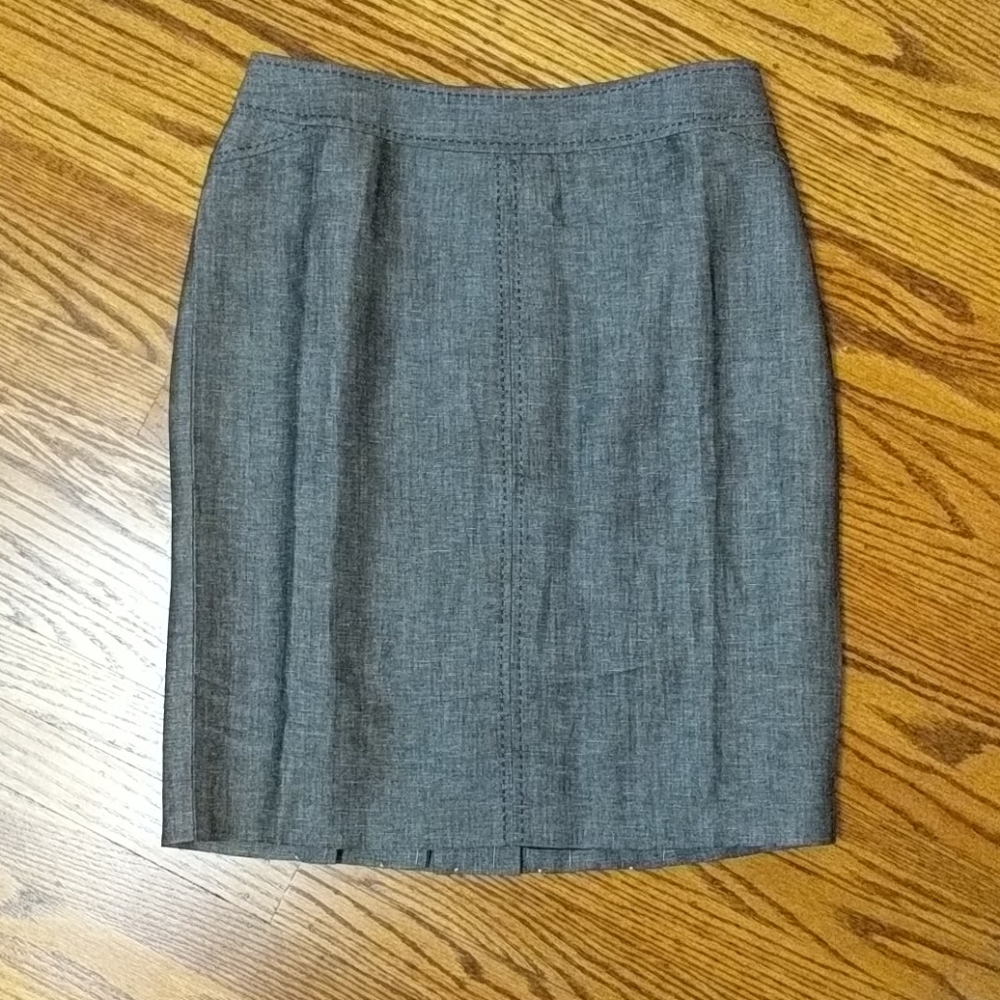 LOFT Sharkskin Fabric Skirt, back pleats, NWT, 6